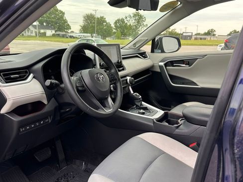 Used 2021 Toyota RAV4 Limited AWD/4WD image 9