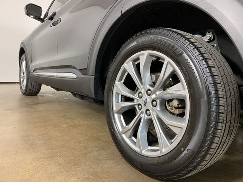 Used 2023 Ford Explorer Limited w/ Equipment Group 301A image 17