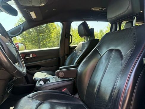 Used 2020 Chrysler Pacifica Limited FWD image 10