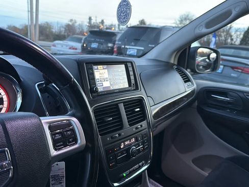 Used 2011 Dodge Grand Caravan Crew image 17