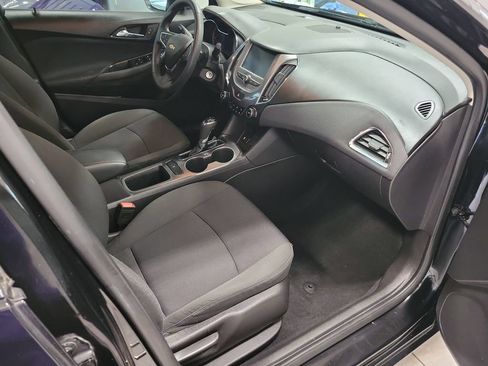 Used 2017 Chevrolet Cruze LT FWD image 20