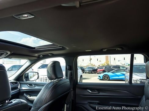 Used 2023 Jeep Grand Cherokee L Laredo AWD/4WD image 12