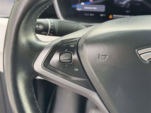 Used 2019 Tesla Model X 100D image 9