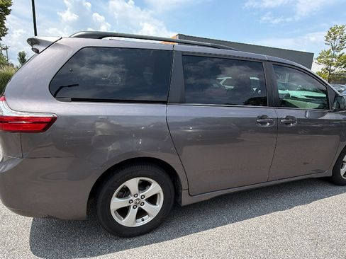 Used 2020 Toyota Sienna LE FWD image 8