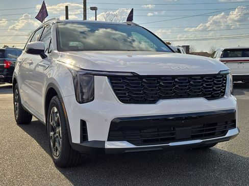 Used 2025 Kia Sorento S w/ Panoramic Sunroof Package image 4