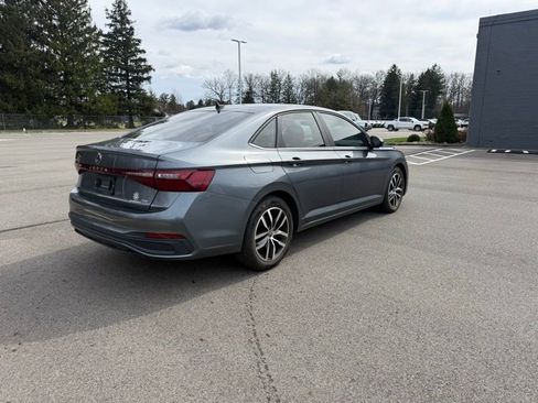 Used 2025 Volkswagen Jetta SE w/ Sunroof Package image 6