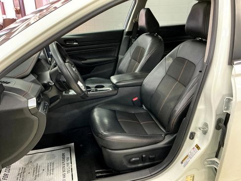 Used 2021 Nissan Altima 2.5 SR w/ SR Premium Package image 11