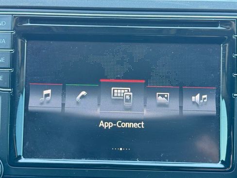 Used 2017 Volkswagen Tiguan S AWD/4WD image 4