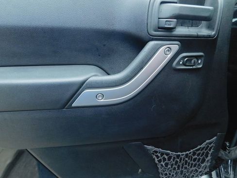 Used 2012 Jeep Wrangler Unlimited Sahara w/ Connectivity Group image 33