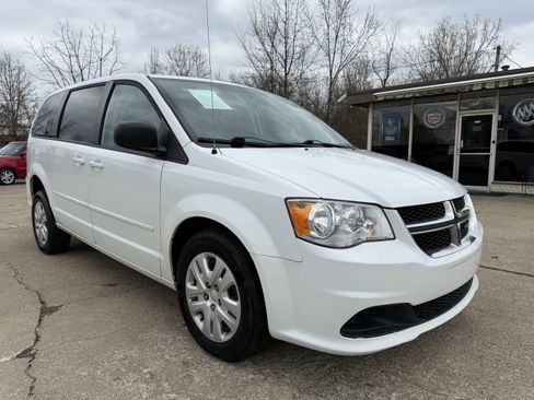 Used 2015 Dodge Grand Caravan SE w/ Quick Order Package 29E SE image 3