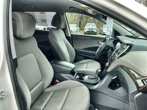 Used 2017 Hyundai Santa Fe SE image 27