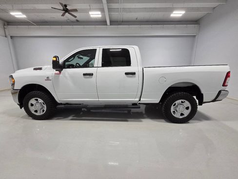 Used 2024 RAM 2500 Tradesman w/ Chrome Appearance Group AWD/4WD image 4