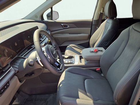 New 2026 Kia Carnival EX image 18