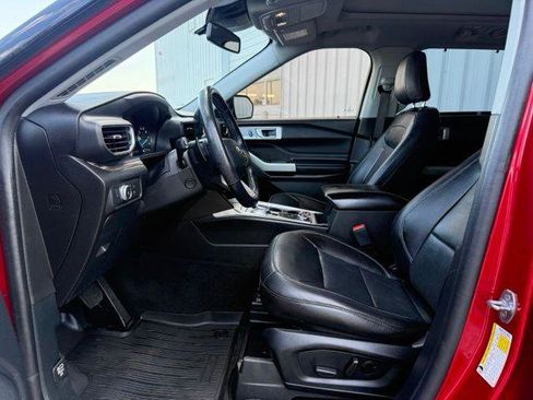 Used 2021 Ford Explorer Limited w/ Equipment Group 301A AWD/4WD image 7