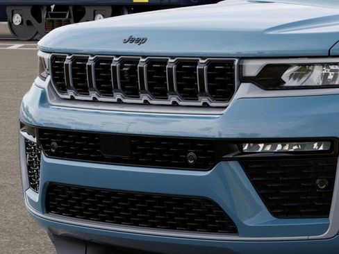New 2026 Jeep Grand Cherokee Summit image 11