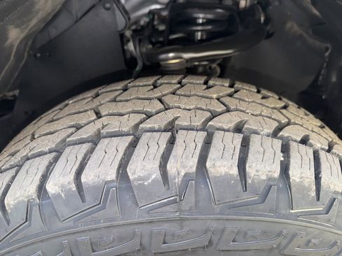 Certified 2020 Toyota Tacoma SR w/ SR Convenience Package image 10