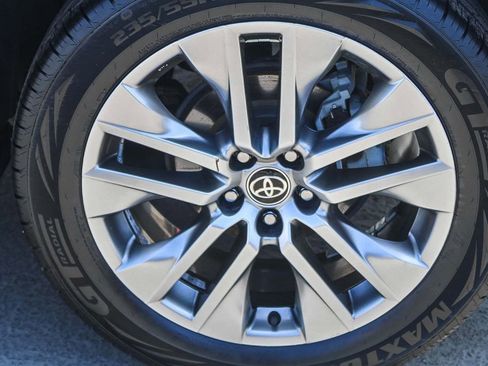 Used 2023 Toyota RAV4 XLE Premium image 11