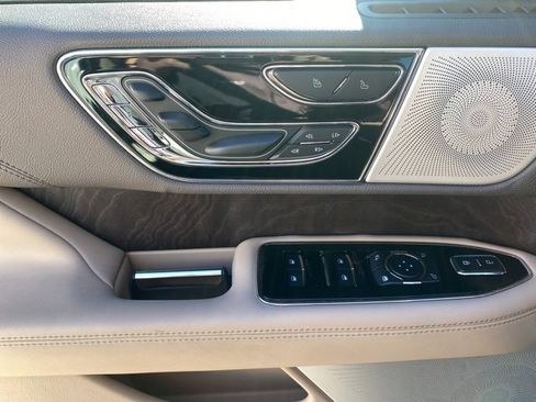 Used 2023 Lincoln Navigator Reserve image 12