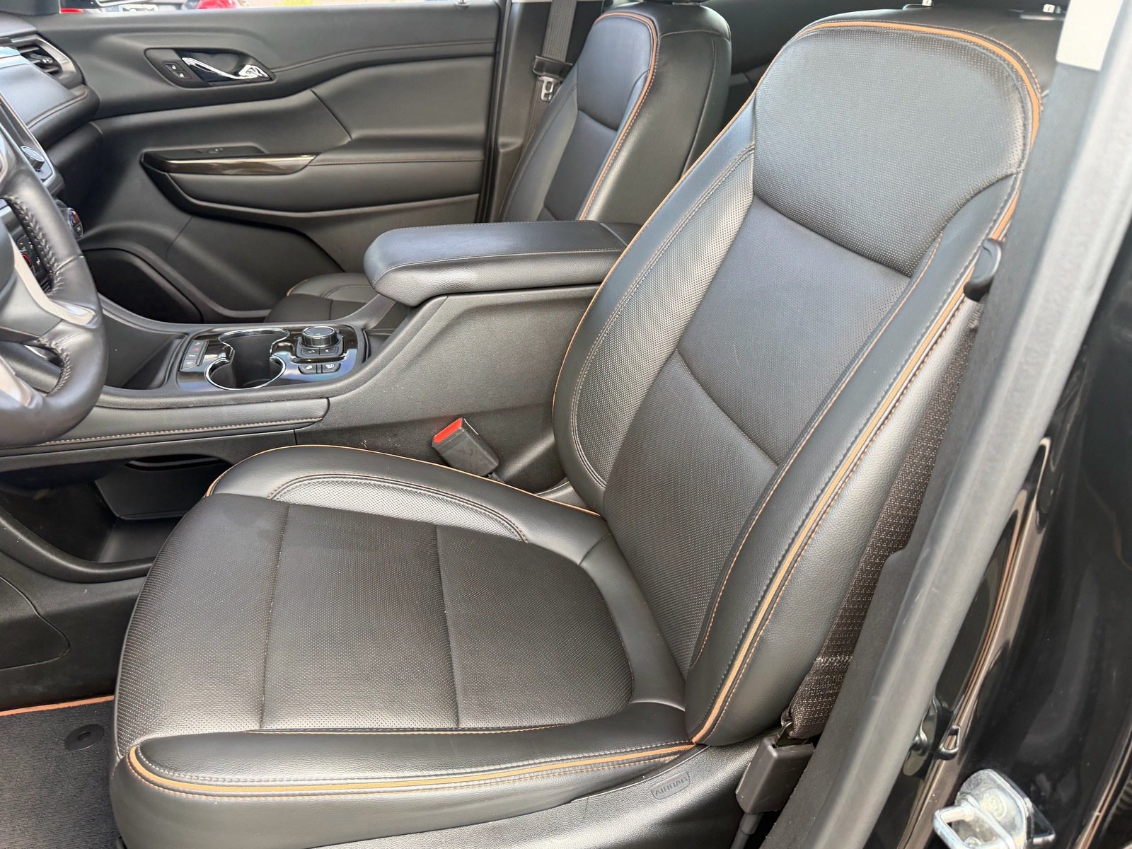 Used 2022 GMC Acadia AT4 w/ Preferred Package AWD/4WD image 22