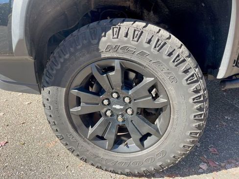 Used 2021 Chevrolet Colorado ZR2 w/ ZR2 Midnight Special Edition image 30