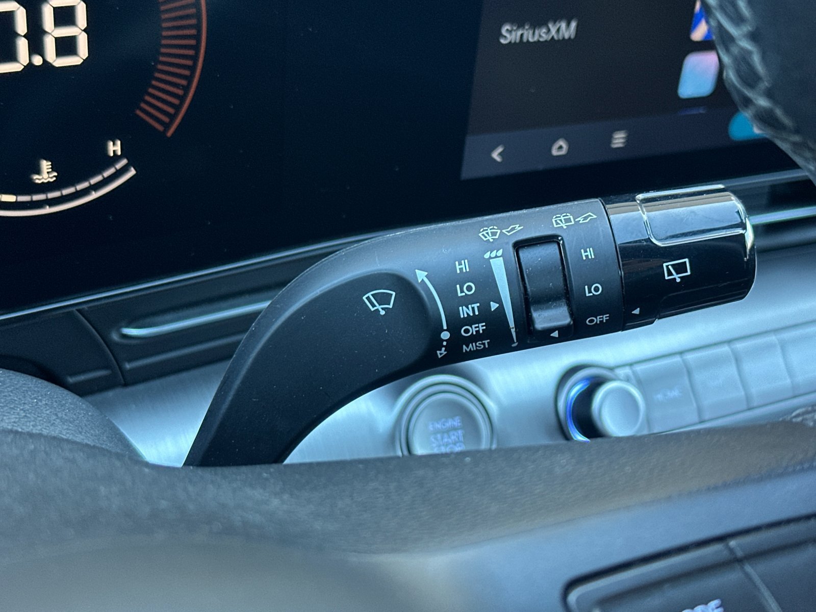 Used 2025 Hyundai Kona SEL FWD image 30