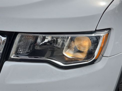 Used 2018 Jeep Grand Cherokee Limited image 30