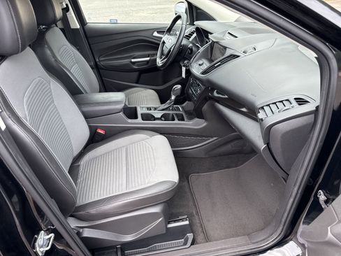 Used 2017 Ford Escape SE w/ Equipment Group 201A FWD image 31