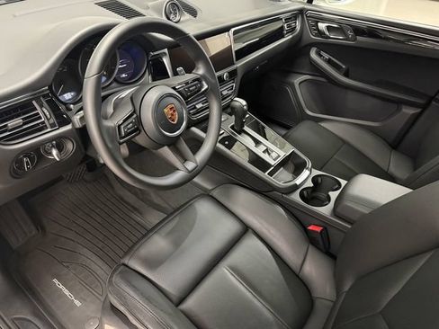 Certified 2026 Porsche Macan AWD/4WD image 4