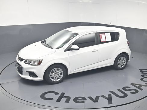 Used 2017 Chevrolet Sonic LT FWD image 29