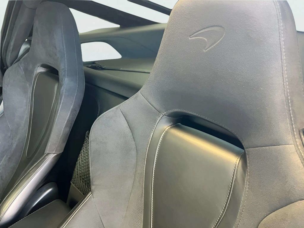 Used 2018 McLaren 720S Performance RWD image 13