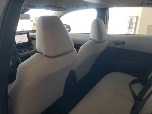 Used 2025 Toyota Corolla Cross L image 15