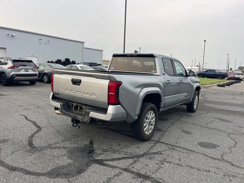 Used 2026 Toyota Tacoma SR5 AWD/4WD image 5