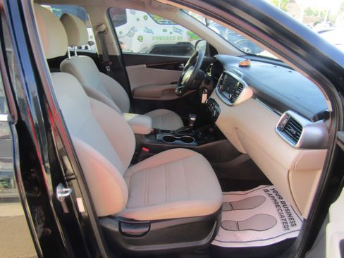Used 2020 Kia Sorento LX AWD/4WD image 11