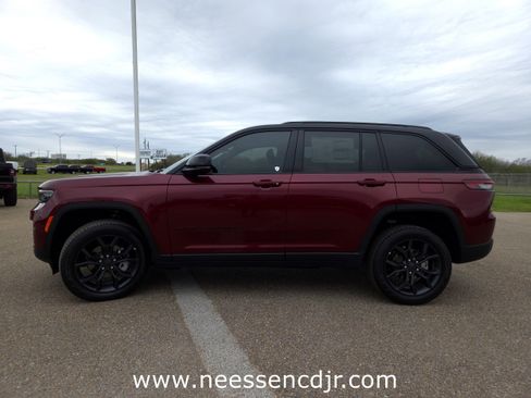 New 2025 Jeep Grand Cherokee Limited image 4