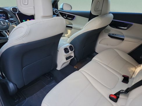 Used 2026 Mercedes-Benz GLC 300 image 7