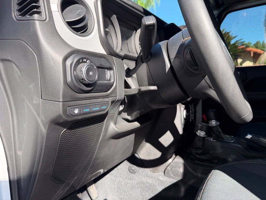 Used 2024 Jeep Wrangler Unlimited AWD/4WD image 21