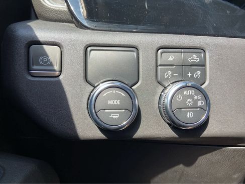 Used 2024 GMC Sierra 1500 SLT w/ SLT Premium Plus Package RWD image 37