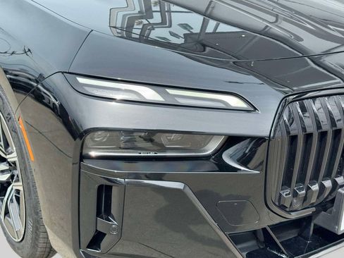 Certified 2023 BMW 760i xDrive w/ Luxury Rear Seating Package AWD/4WD image 7