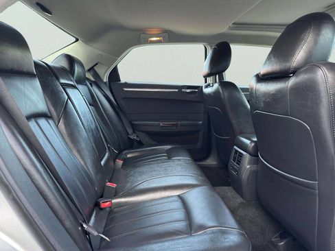 Used 2010 Chrysler 300 C w/ Luxury Group II RWD image 16