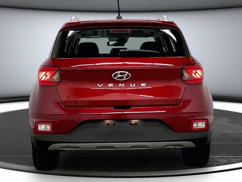 Used 2023 Hyundai Venue SEL FWD image 5
