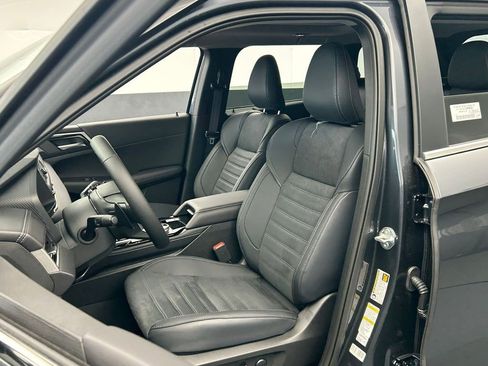 New 2026 Mitsubishi Outlander SE image 10