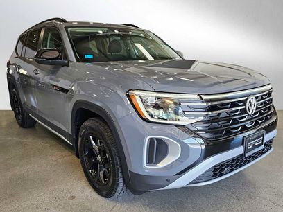 New 2025 Volkswagen Atlas Peak Edition SE