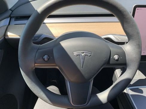 Used 2023 Tesla Model Y Long Range AWD/4WD image 18