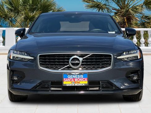Used 2019 Volvo S60 T5 R-Design image 9