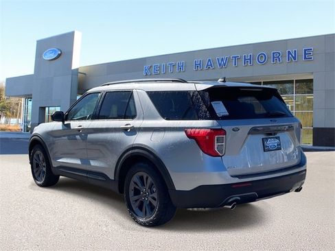 Certified 2022 Ford Explorer XLT w/ Equipment Group 202A image 4