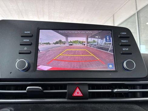 Used 2023 Hyundai Elantra SEL w/ Preferred Accessory Package FWD image 18