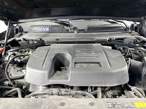 Certified 2023 Land Rover Defender 130 SE image 29