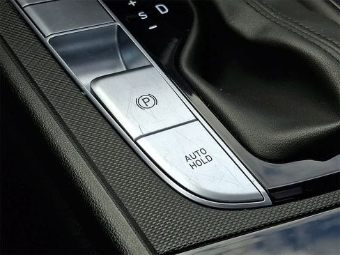 Used 2025 Hyundai Elantra Limited image 23