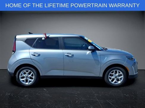 Used 2025 Kia Soul S FWD image 2