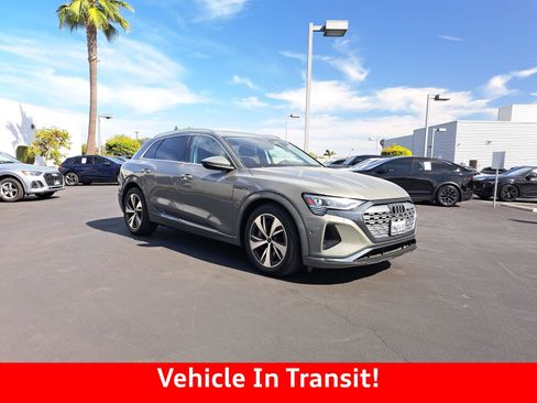 Used 2024 Audi Q8 e-tron Premium Plus w/ Premium Plus Package image 2